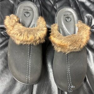 CROCS Women's Black and Brown Fur-Lined Mules